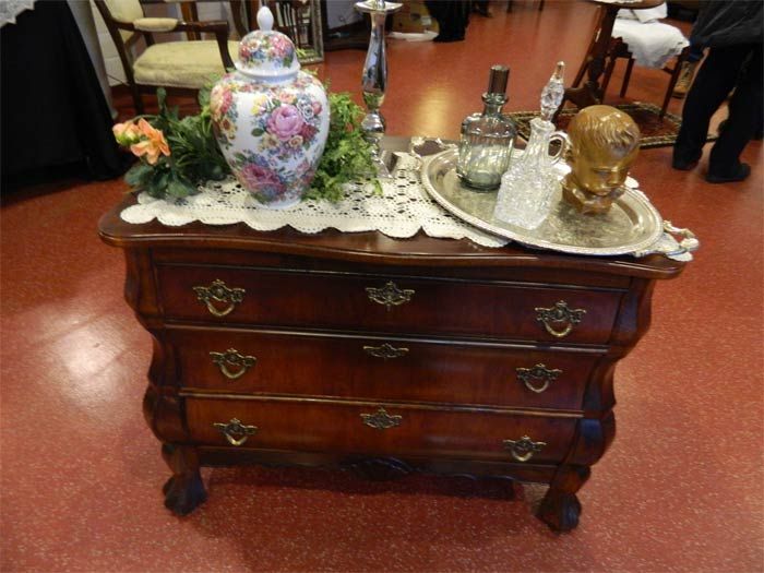Galerie, Antikmarkt & Design Leer