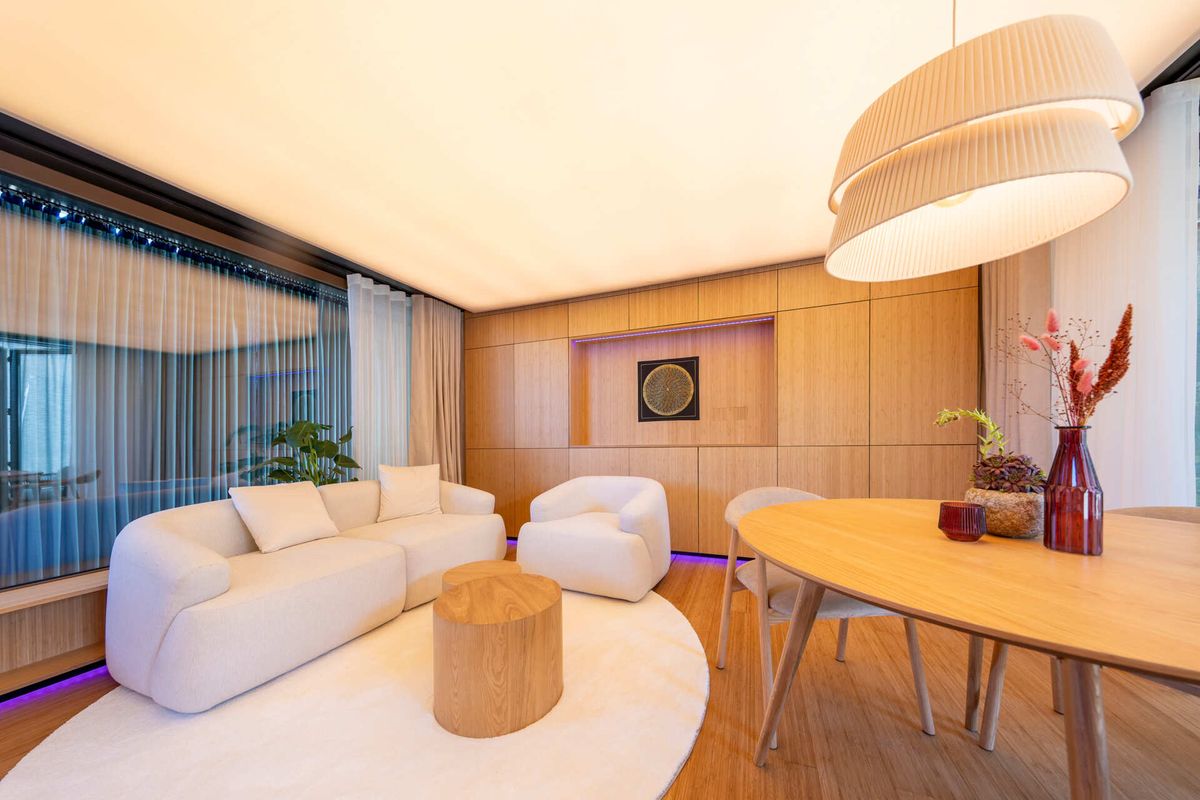 NEW HOUSING Bild