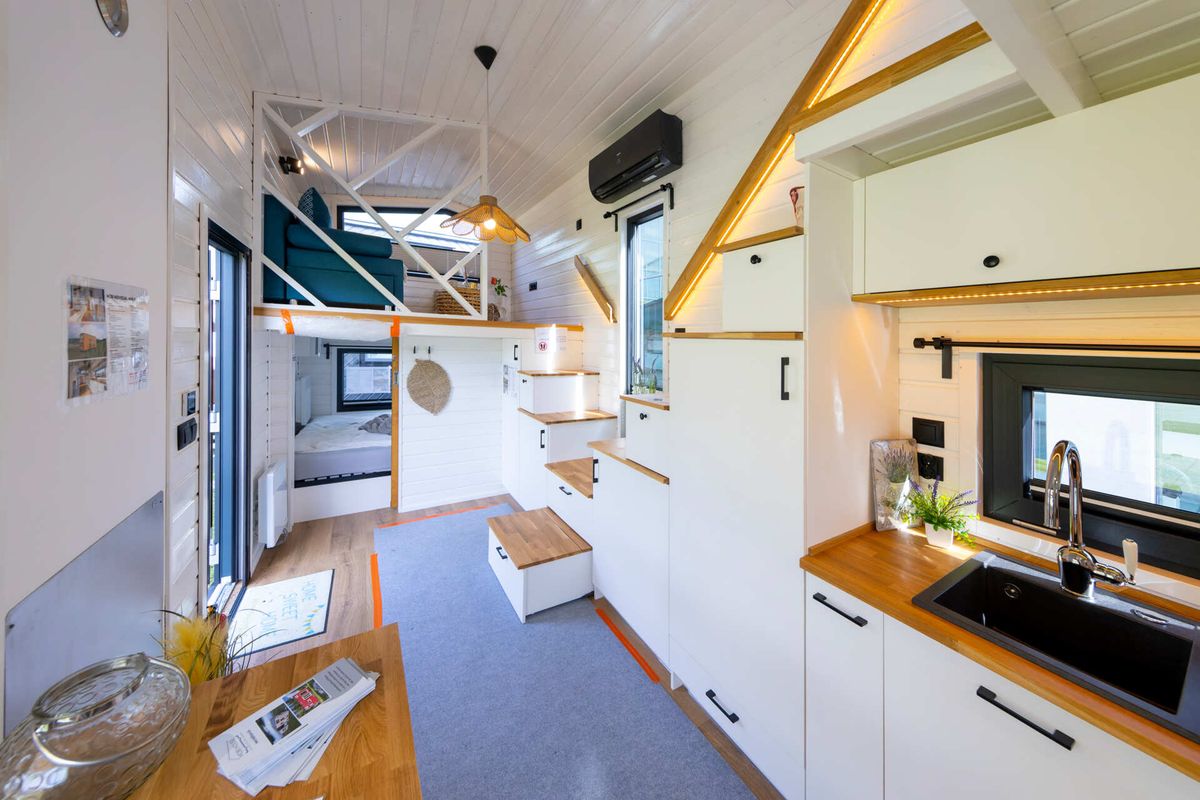 NEW HOUSING Bild