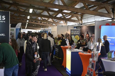 Galerie, AUSBILDUNG 49