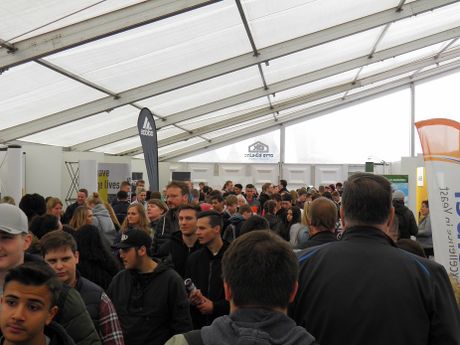 Galerie, AUSBILDUNG 49