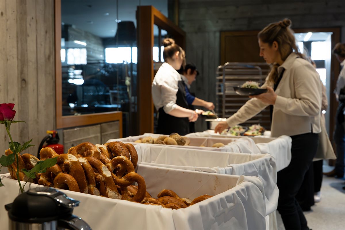 Galerie, BECAUSE WE CARE